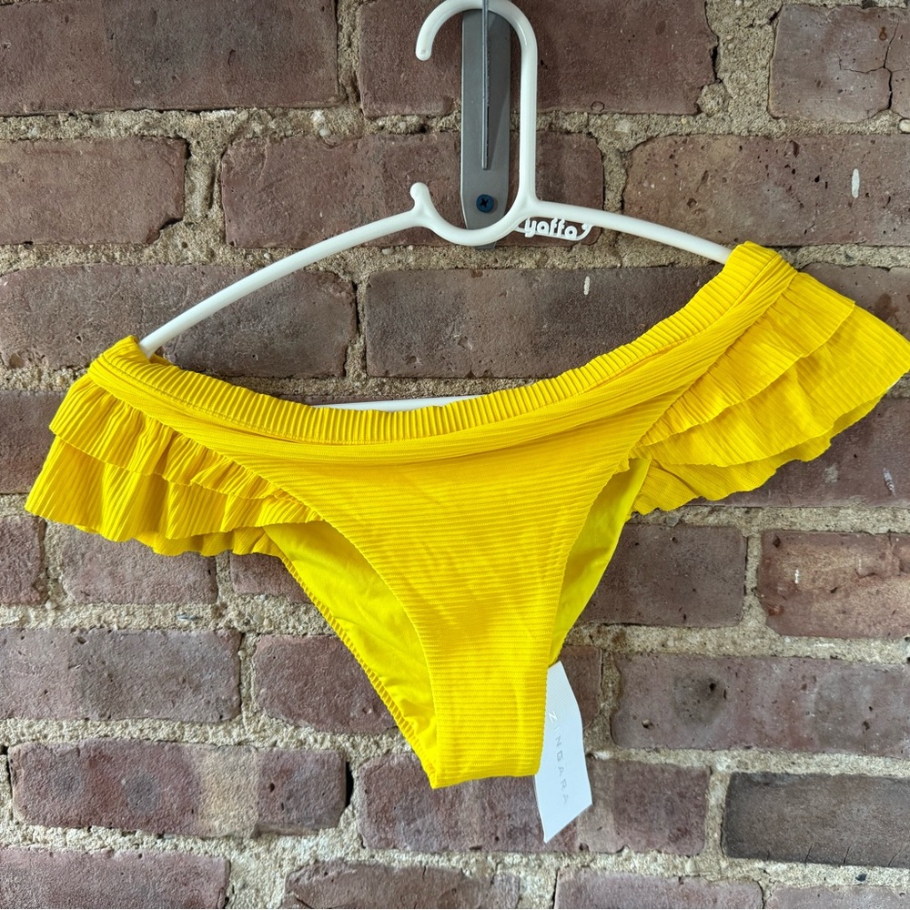 Zingara Swim • adorable yellow ruffle, ribbed bikini bottom • BNWT